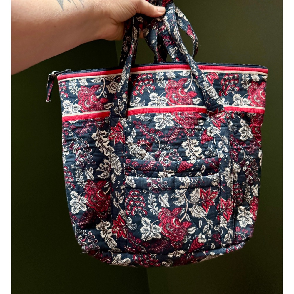 Quilted Floral Tote Bag Red Navy Blue White Zippered‎ Top Pockets